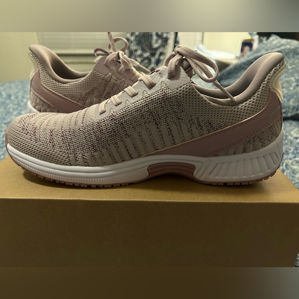 NIB OrthoFeet Kita Women’s Size 10 Tennis Shoes